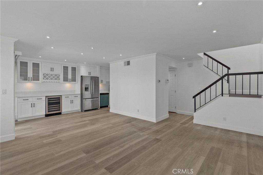 10500 Sunland Boulevard 4