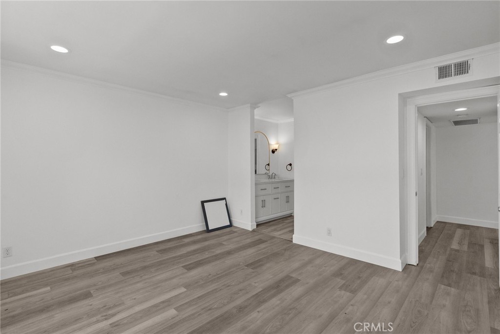 10500 Sunland Boulevard 4
