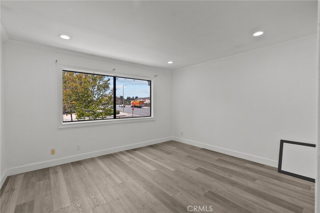 10500 Sunland Boulevard 4