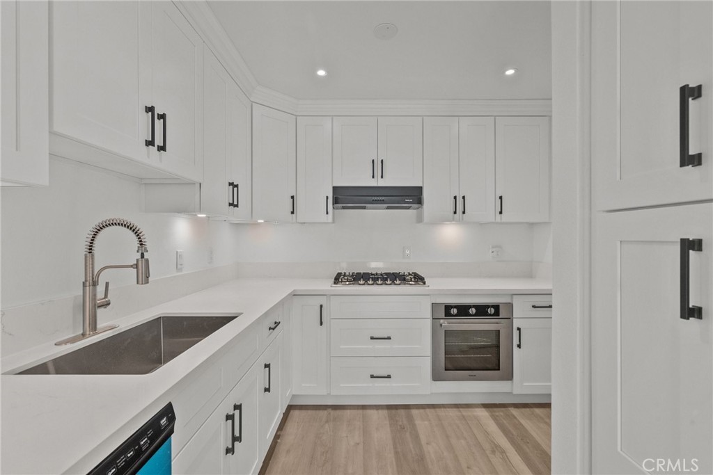 10500 Sunland Boulevard 4