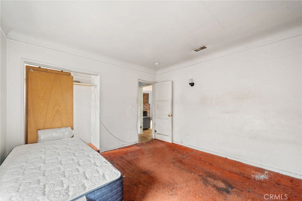 328 W Hillsdale Street