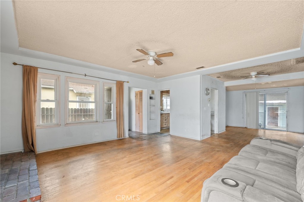 328 W Hillsdale Street