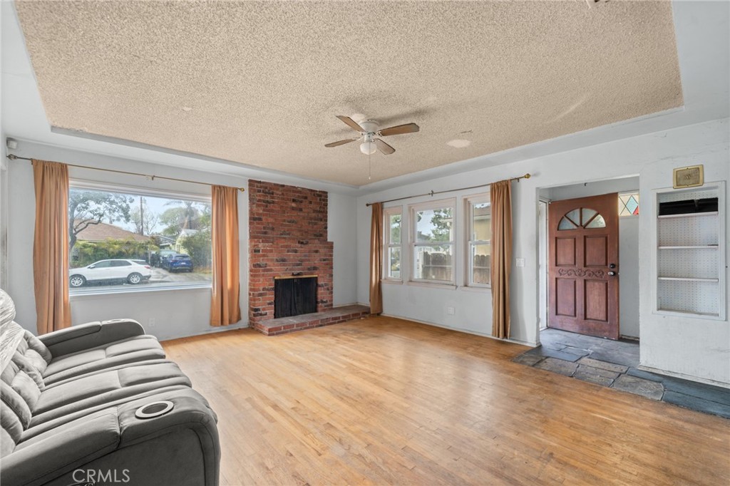328 W Hillsdale Street