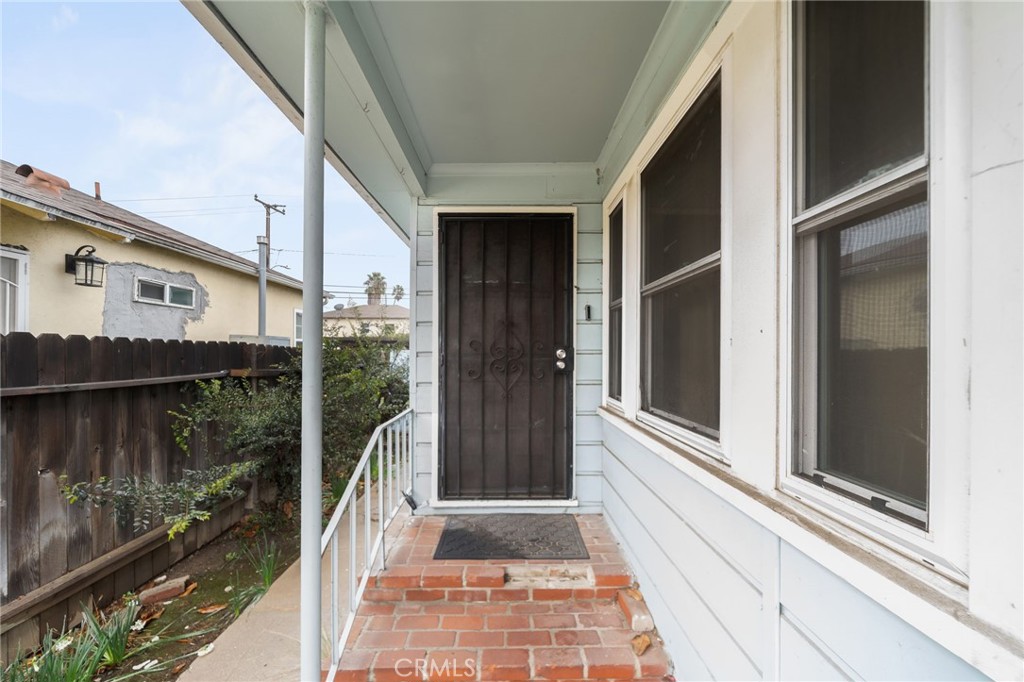 328 W Hillsdale Street