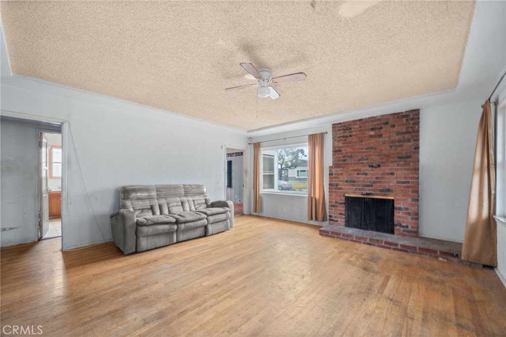 328 W Hillsdale Street