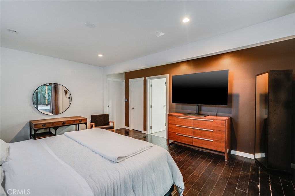 8516 Walnut Drive
