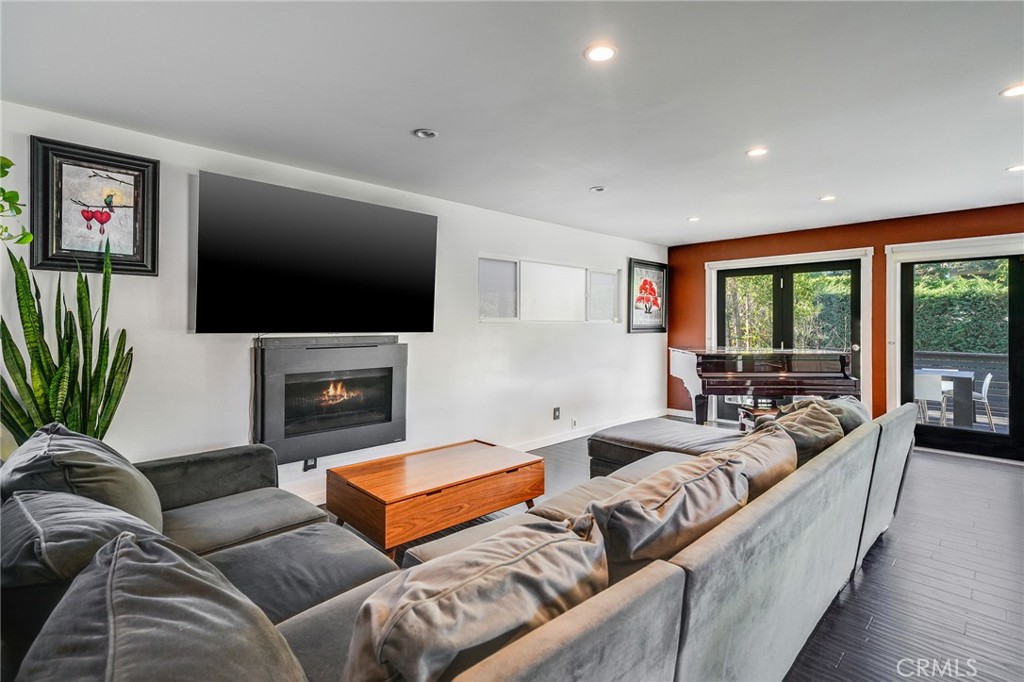 8516 Walnut Drive
