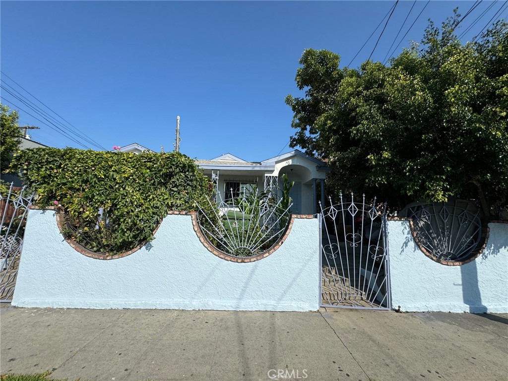 2504 Trinity Street