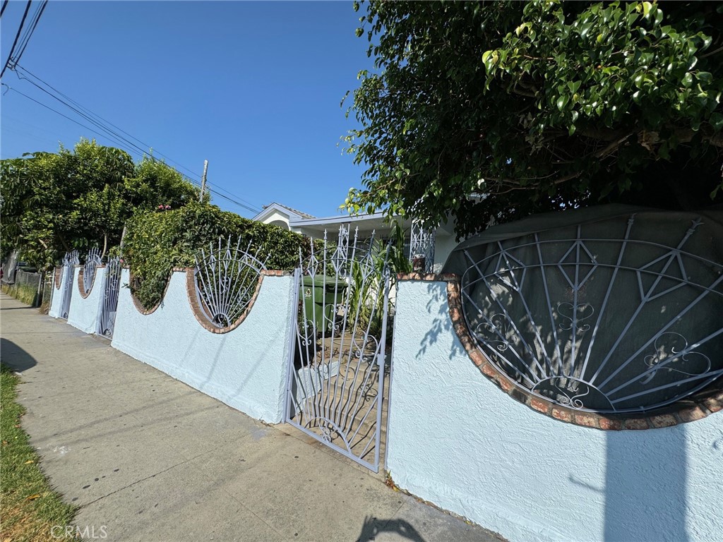 2504 Trinity Street