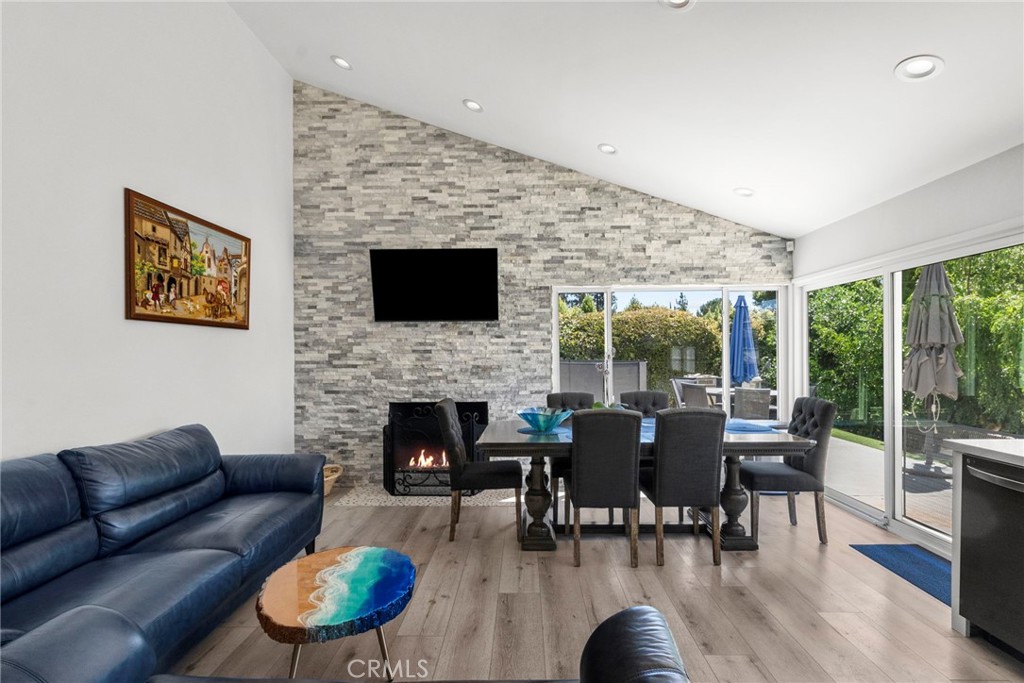 11448 Viking Avenue