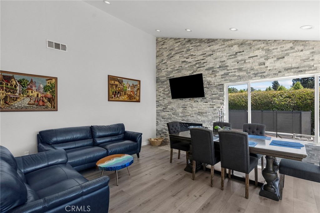 11448 Viking Avenue