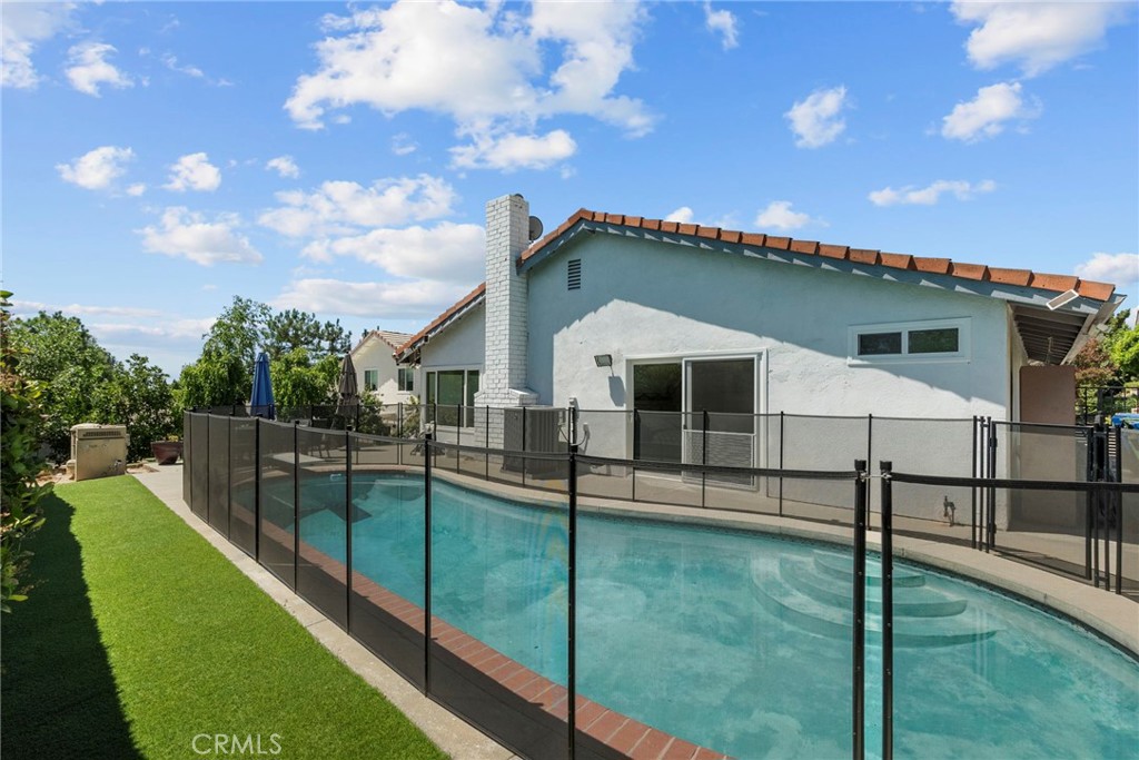11448 Viking Avenue