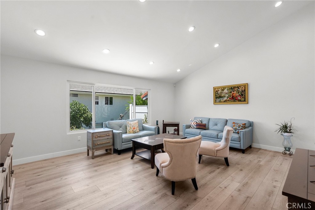 11448 Viking Avenue