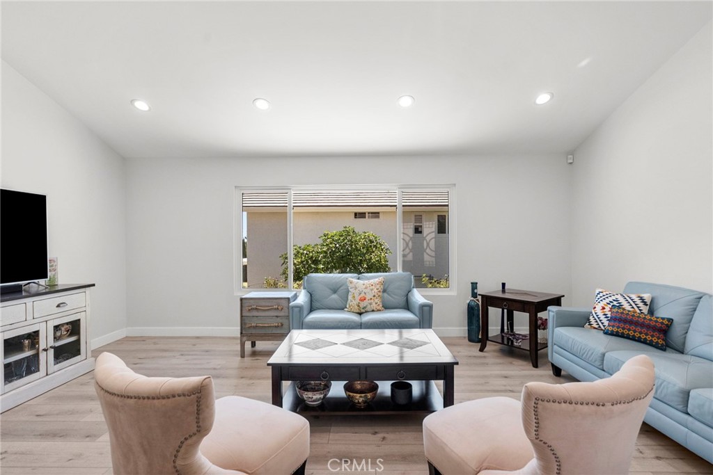 11448 Viking Avenue