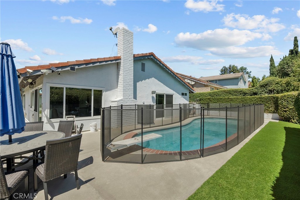 11448 Viking Avenue
