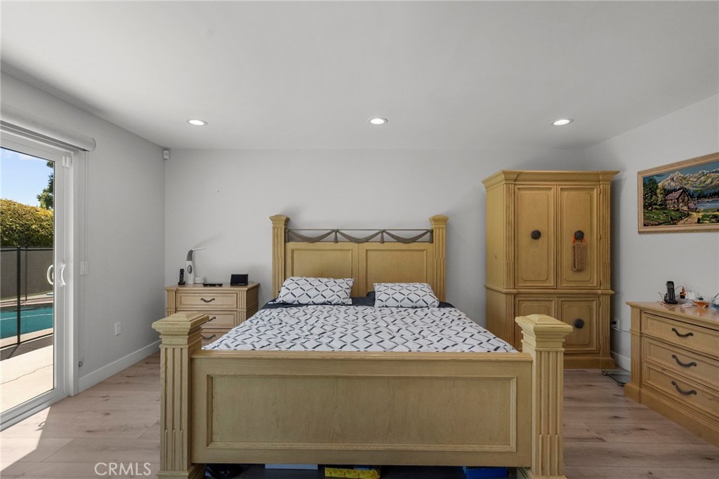 11448 Viking Avenue