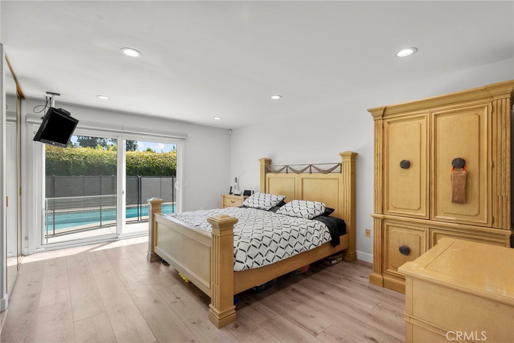 11448 Viking Avenue