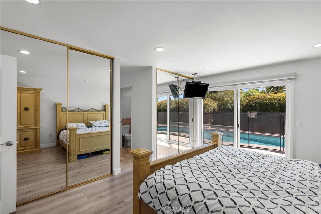 11448 Viking Avenue