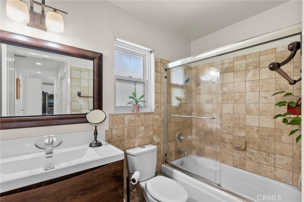 11448 Viking Avenue