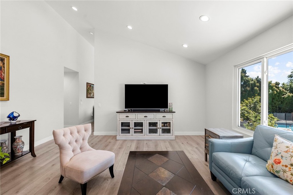 11448 Viking Avenue