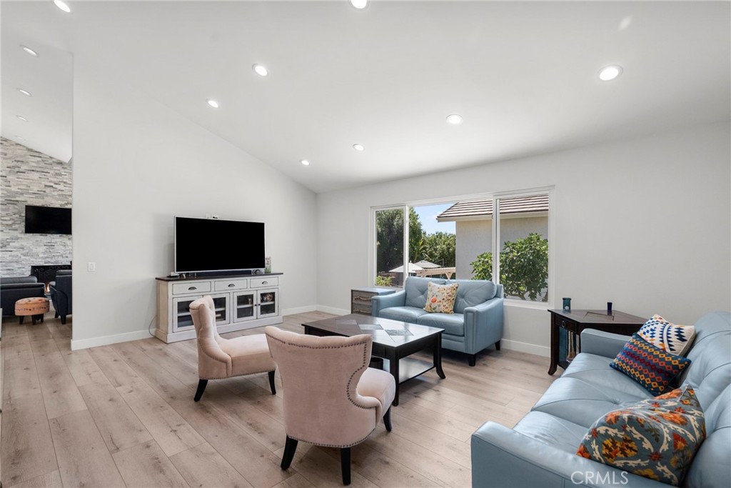 11448 Viking Avenue