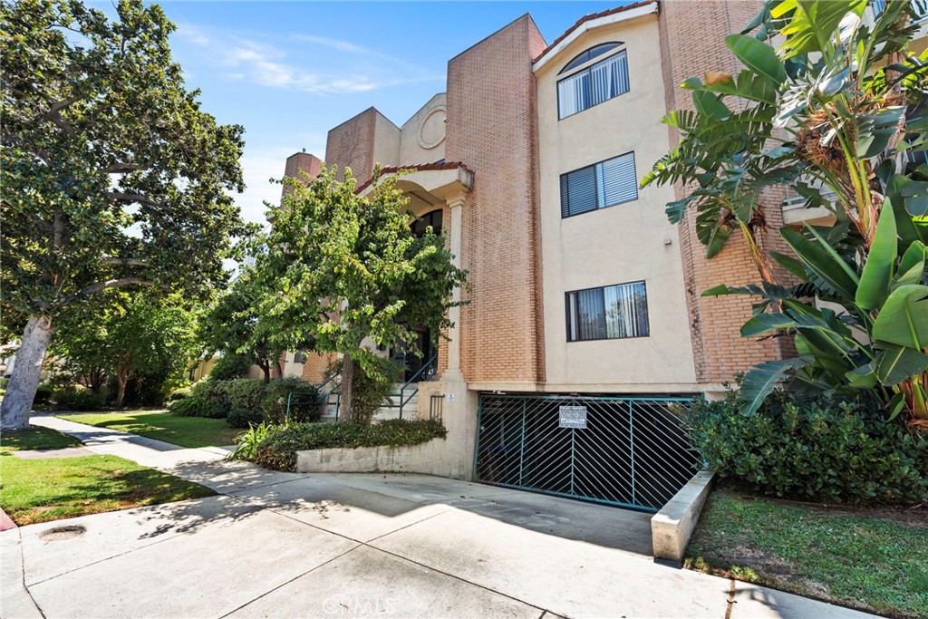 450 W Dryden Street 205