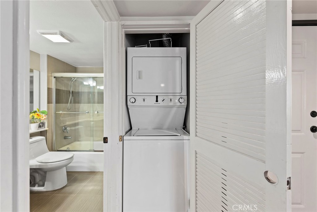 450 W Dryden Street 205