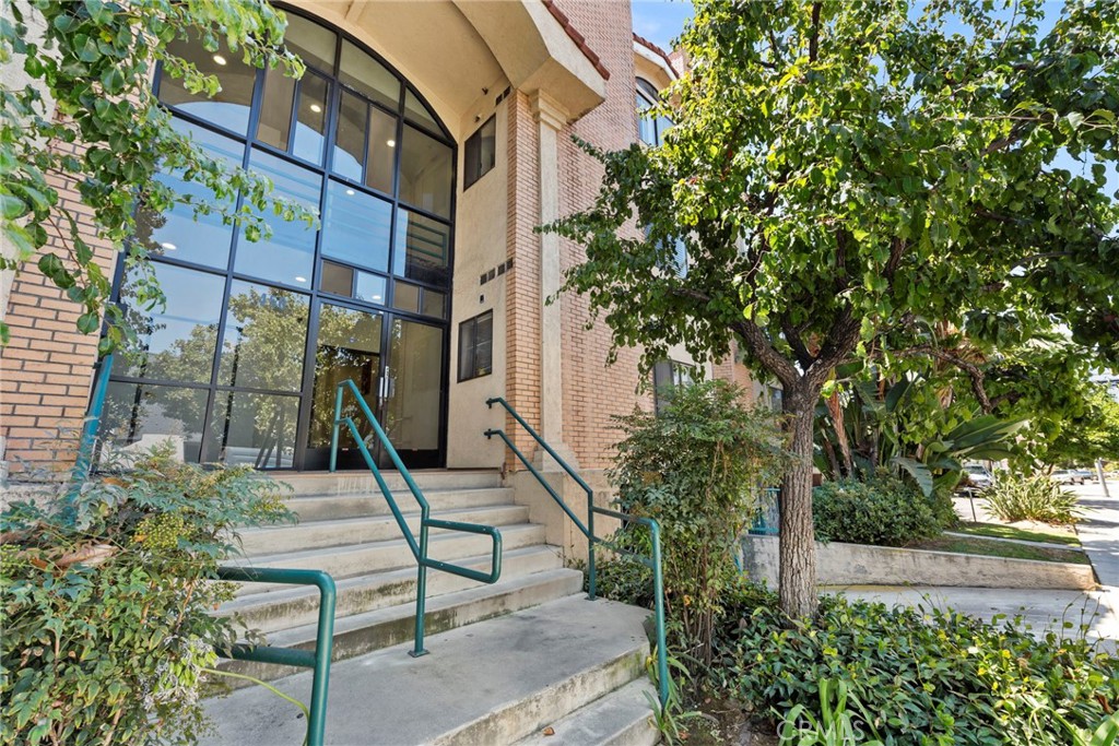450 W Dryden Street 205