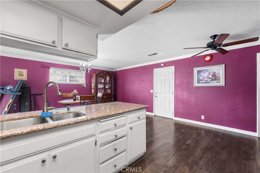 1118 E Avenue J10