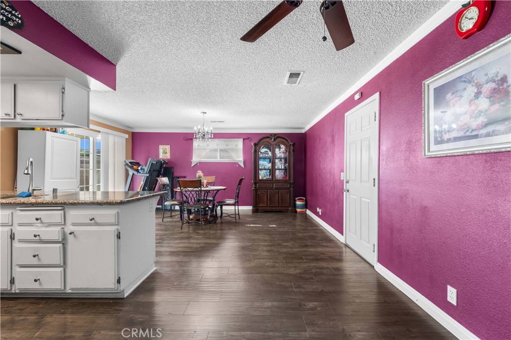 1118 E Avenue J10