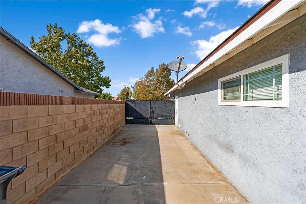 1118 E Avenue J10