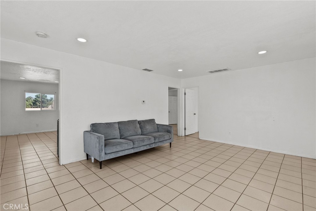 40610 12th Street W