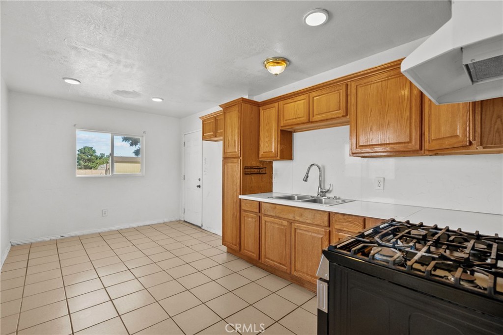 40610 12th Street W