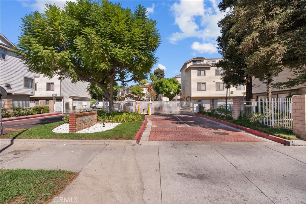 11150 Glenoaks Boulevard 120