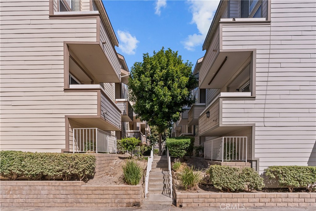 11150 Glenoaks Boulevard 120