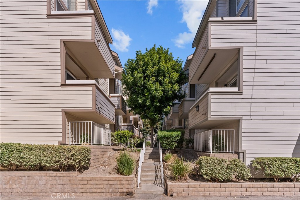 11150 Glenoaks Boulevard 120