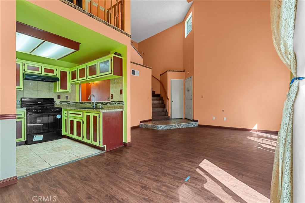 11150 Glenoaks Boulevard 120