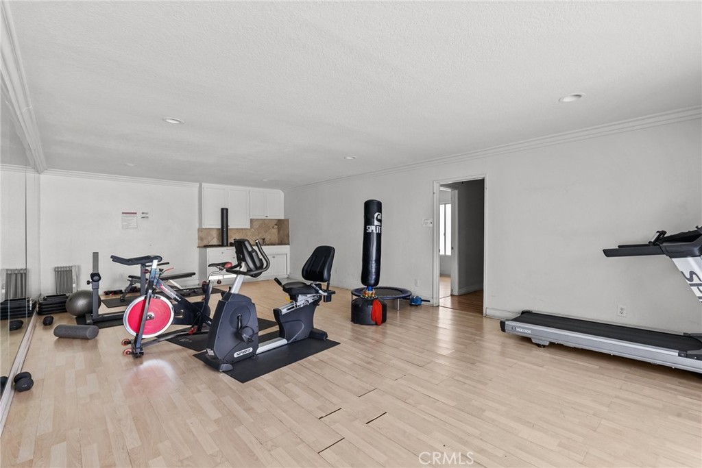7045 Woodley Avenue 110