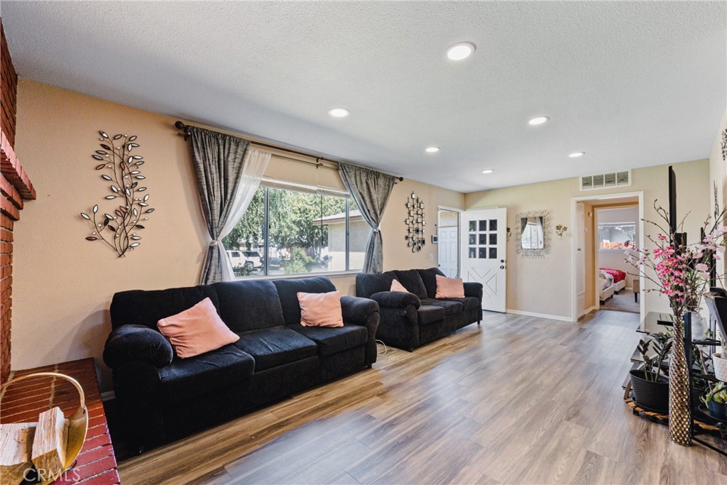348 E Avenue J14