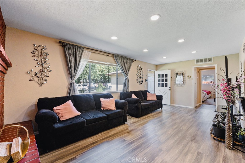 348 E Avenue J14