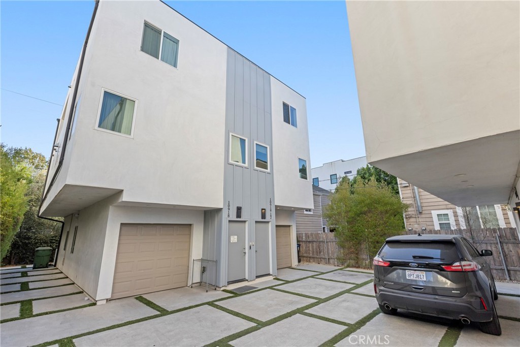 10918 1/2 Hesby Street