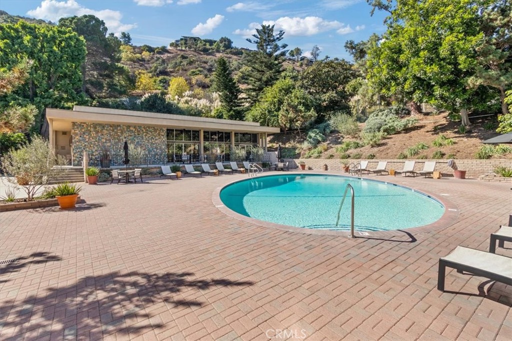 6736 Hillpark Drive 102