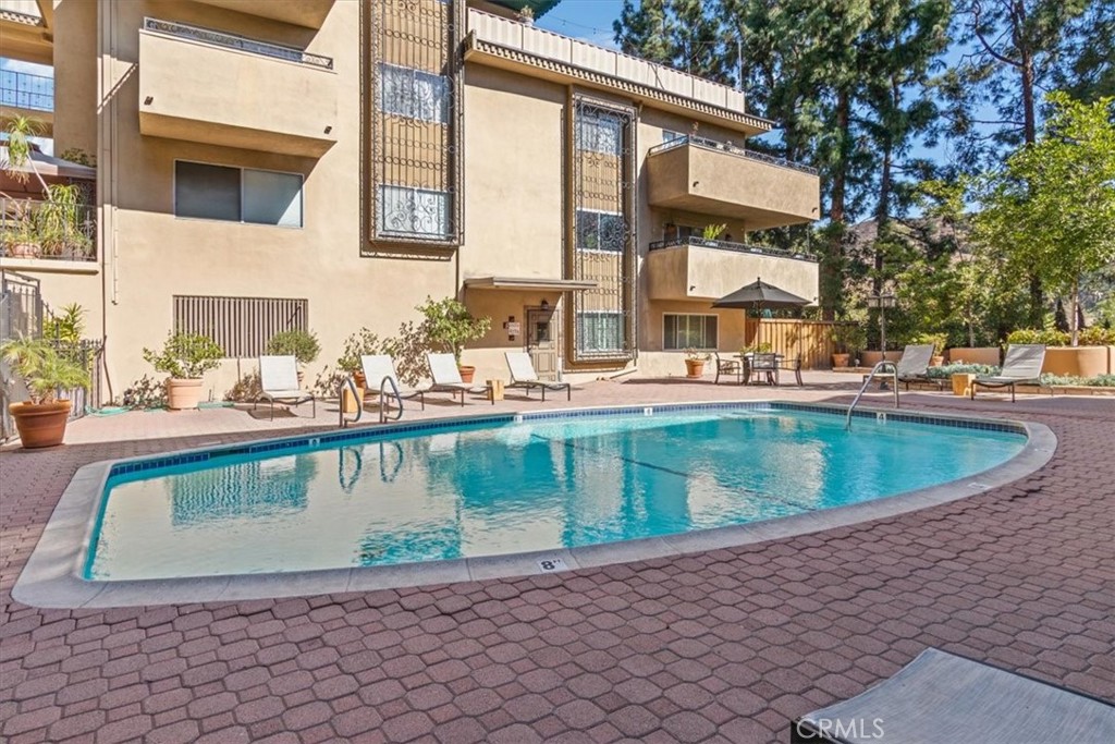 6736 Hillpark Drive 102