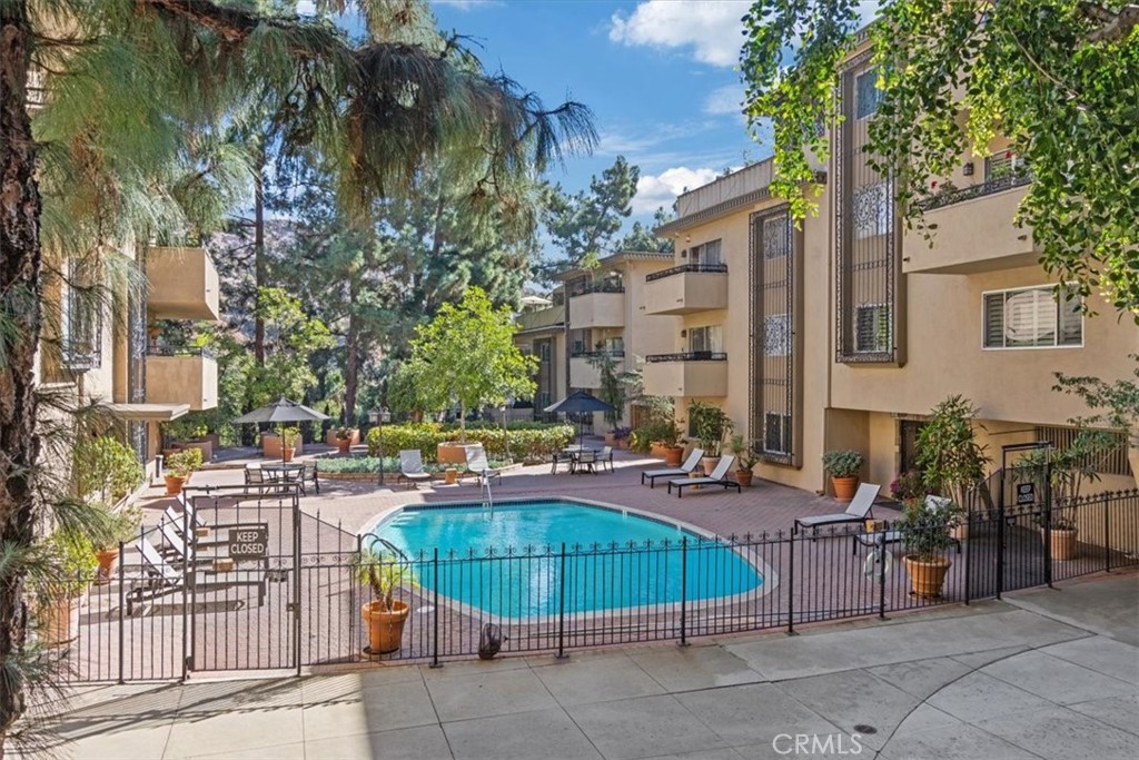 6736 Hillpark Drive 102