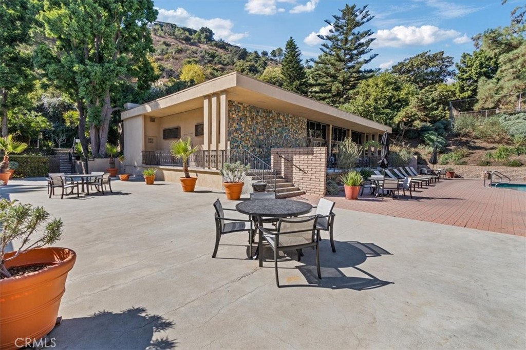 6736 Hillpark Drive 102