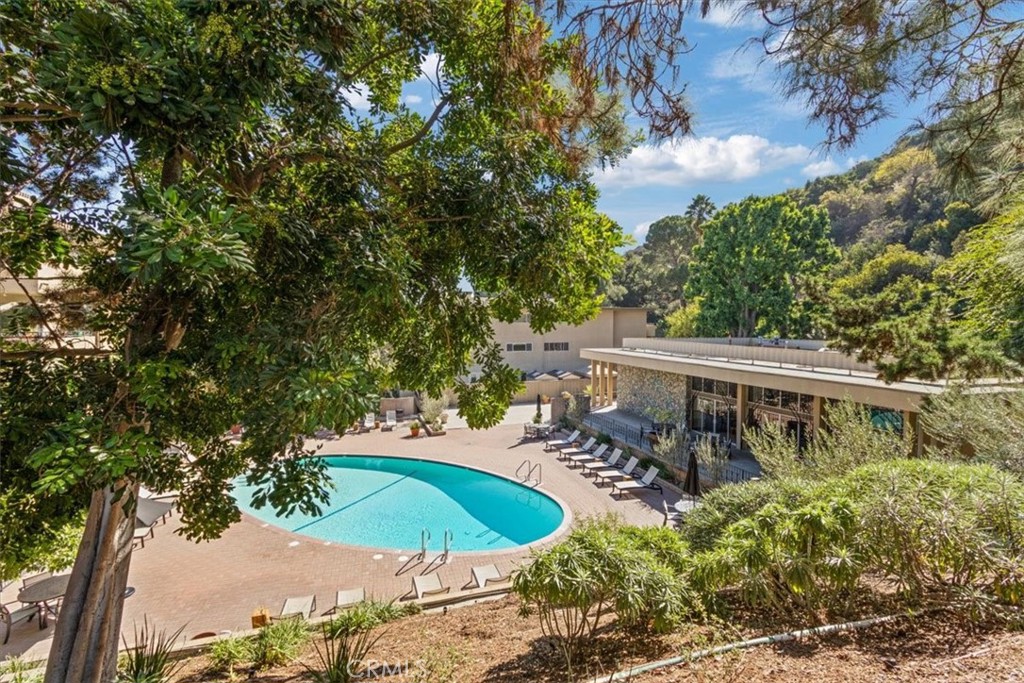 6736 Hillpark Drive 102