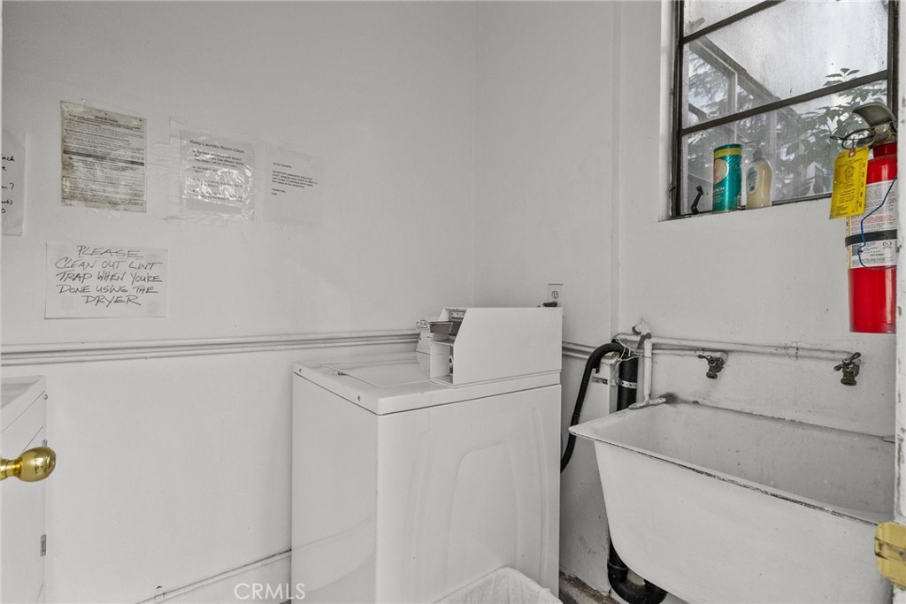 11613 -27 Moorpark Street 11625