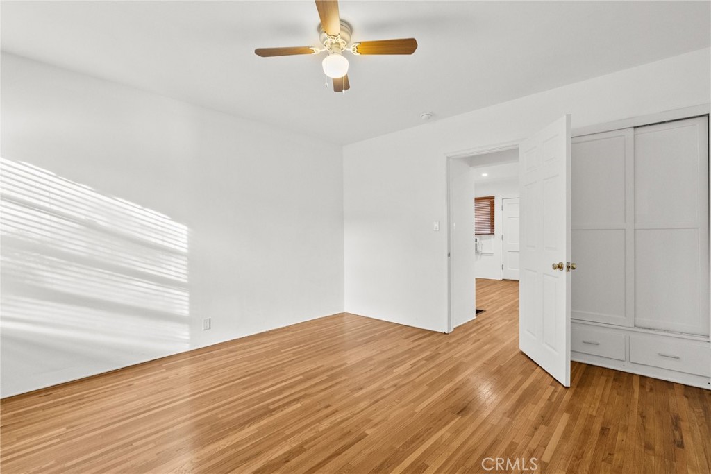 11613 -27 Moorpark Street 11625
