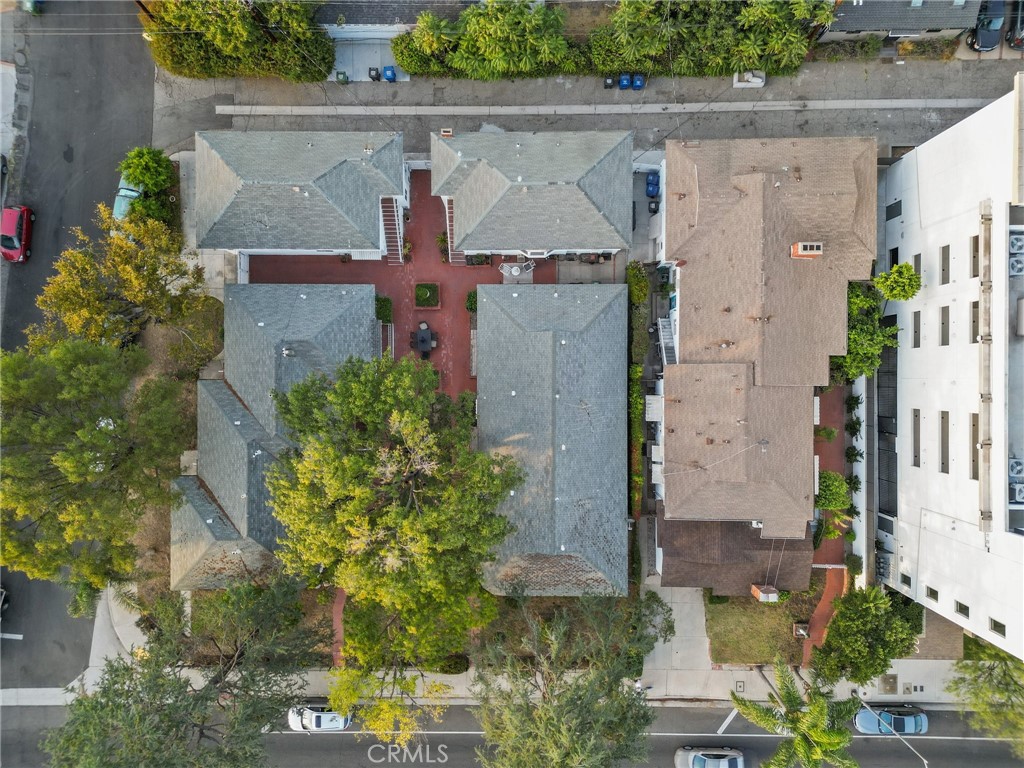 11613 -27 Moorpark Street 11625