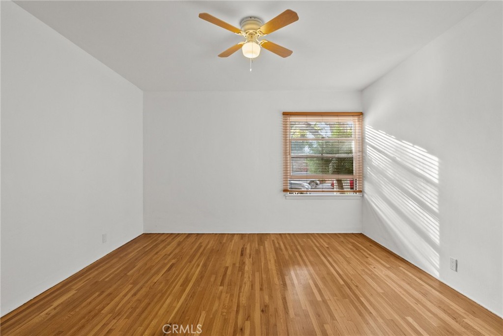 11613 -27 Moorpark Street 11625